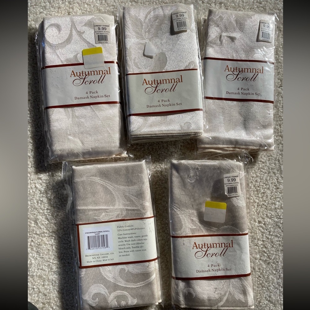 Set of 20 silver napkins! New! 50/50 cotton and polyester
